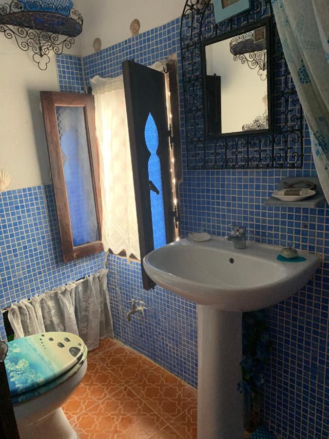 Hathor ,Casa Marroqui Con Dos Terrazas En La Medina Antigua , Ideal Parejas!! Wifi!! Asilah Esterno foto